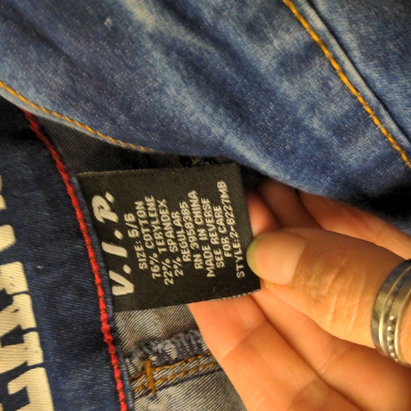 VIP Classically known as "The Butt Lifting 👖's" these are Capris 5/6 Dark Wash - Picture 4 of 5